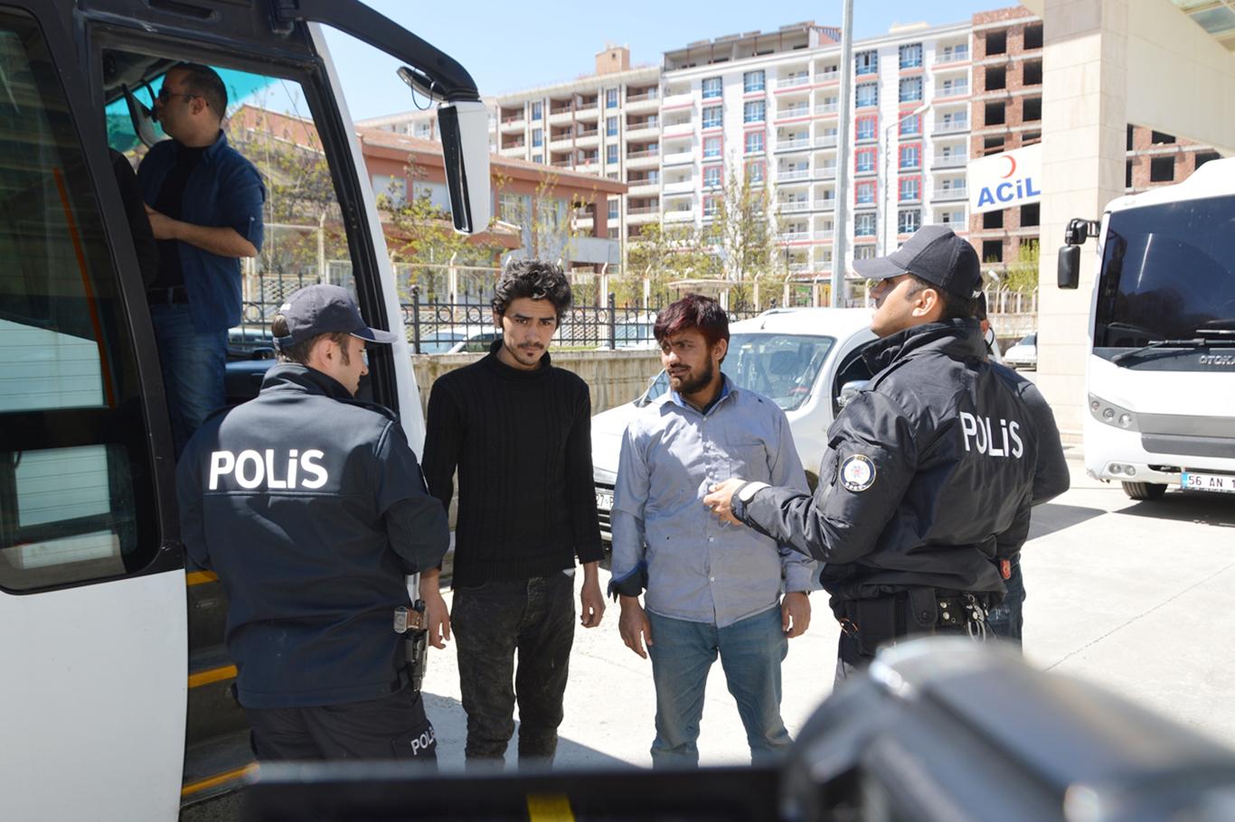 Kaçak göçmenleri İstanbul diye Siirt’e bıraktılar